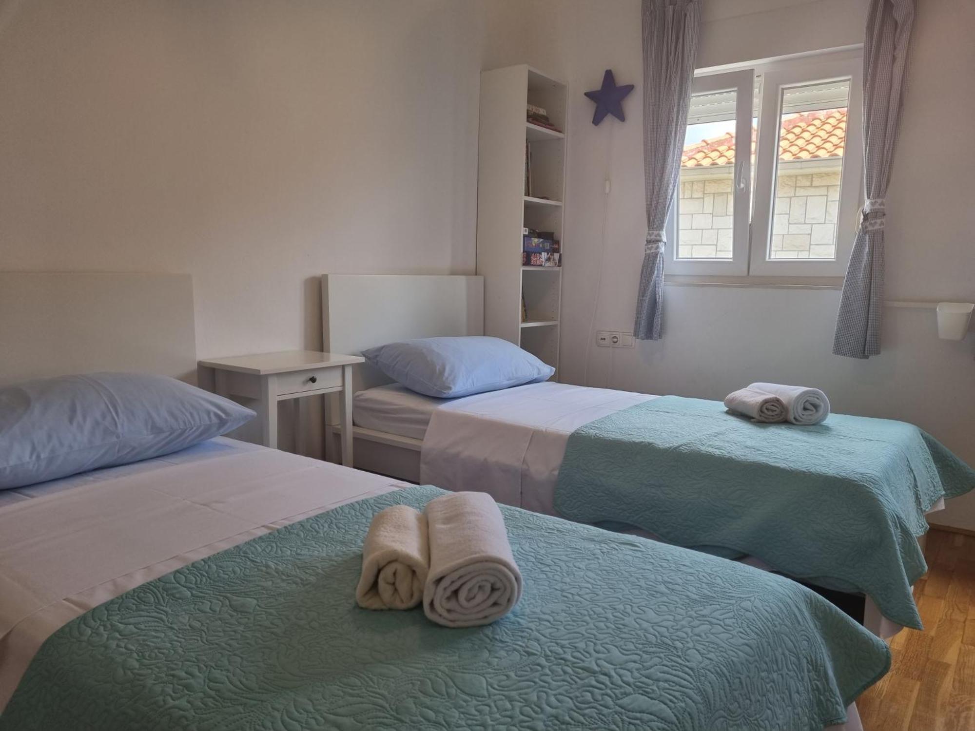 Cozy Apartments With Seafront Terraces Omiš Pokój zdjęcie